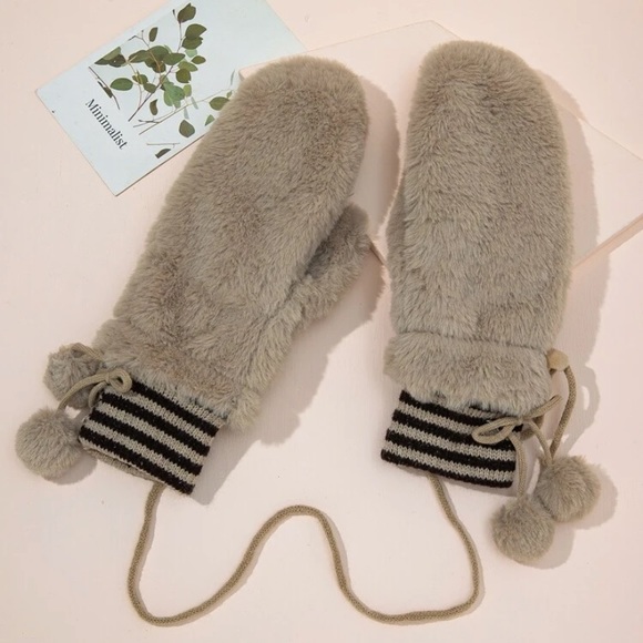 Fluffy Mittens with Finger Hole - Picture 4 of 7